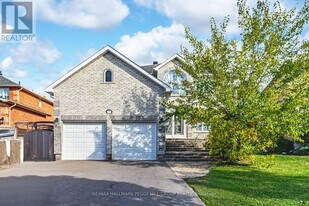 66 Carley Crescent in Barrie, ON - Building Photo