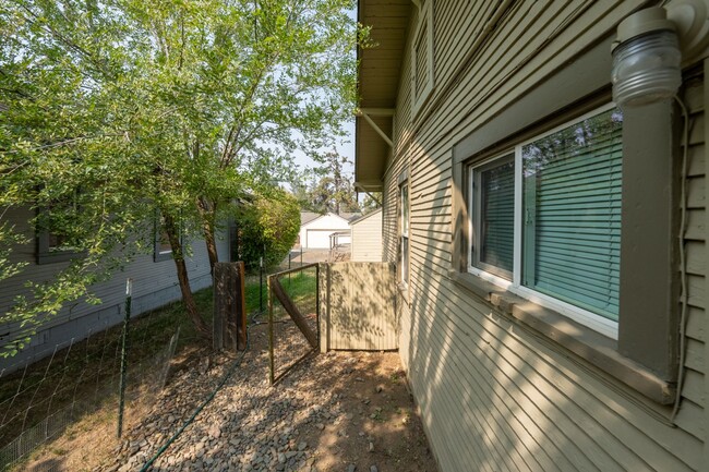 464 SE Cleveland Ave in Bend, OR - Building Photo - Building Photo