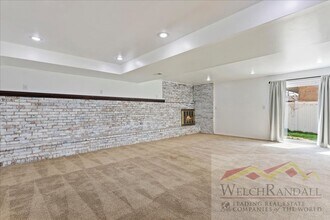 4810 2350 W in Roy, UT - Foto de edificio - Building Photo