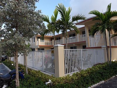 The Pied a Plage in Pompano Beach, FL - Building Photo