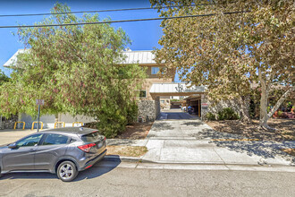 601 E Acacia Ave in Glendale, CA - Building Photo - Building Photo