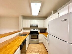 17300 91st Ave NE in Bothell, WA - Building Photo - Building Photo