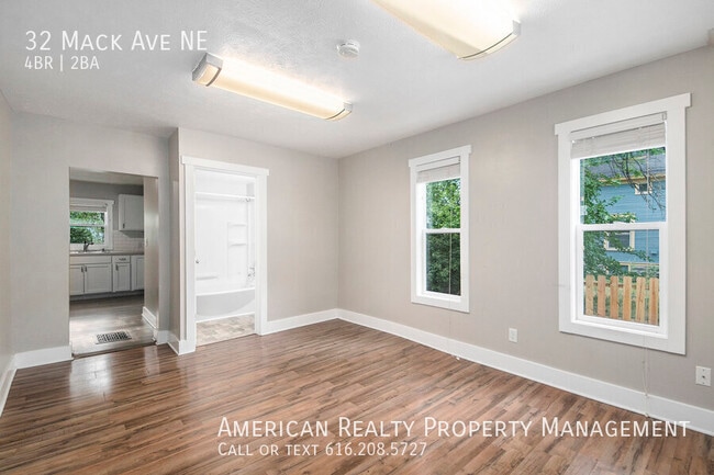 32 Mack Ave NE in Grand Rapids, MI - Building Photo - Building Photo