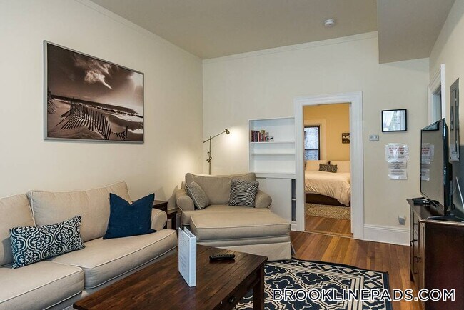 1463 Beacon St in Brookline, MA - Building Photo - Building Photo