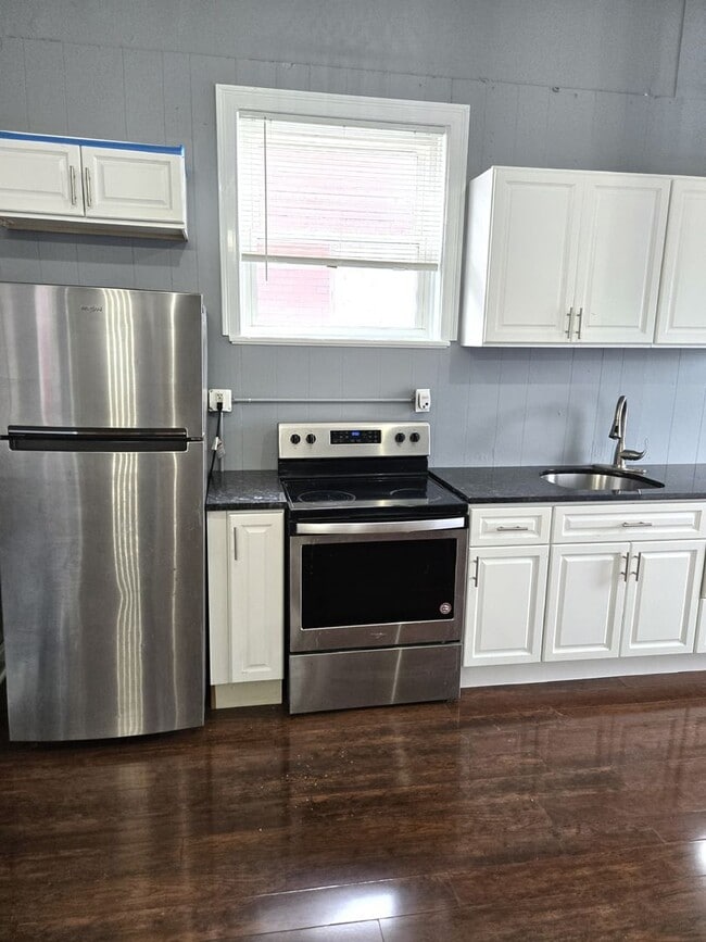 8 St John St in West Warwick, RI - Building Photo - Building Photo