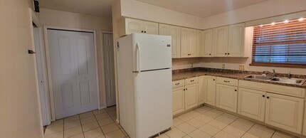 115 NW 30th St in Gainesville, FL - Foto de edificio - Building Photo