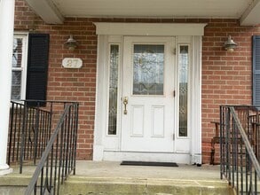 27 Brewster Rd in Glastonbury, CT - Building Photo - Building Photo