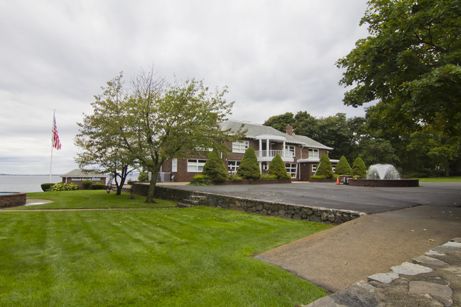 9 Vernon St in Nahant, MA - Foto de edificio - Building Photo