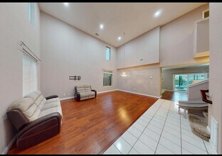 2638 E Skyview Ave in Fresno, CA - Building Photo - Building Photo