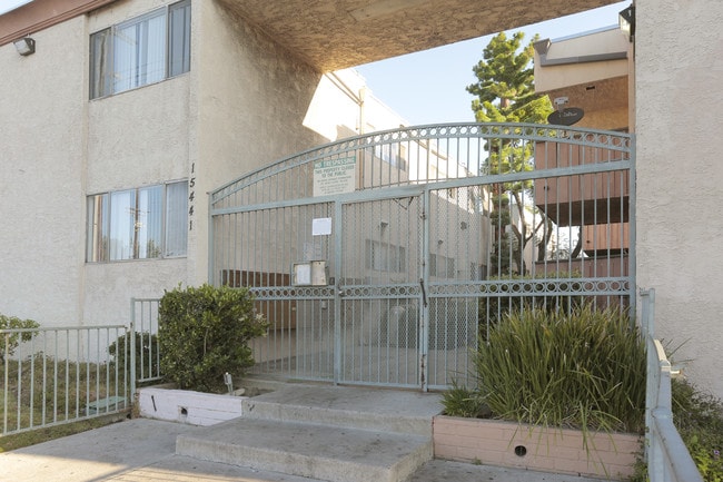 Gables East in North Hills, CA - Building Photo - Building Photo