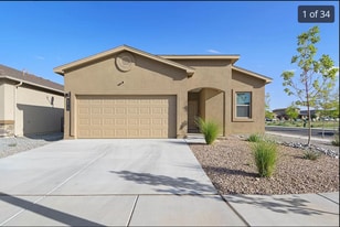 5313 Camino del Griego in Santa Fe, NM - Building Photo