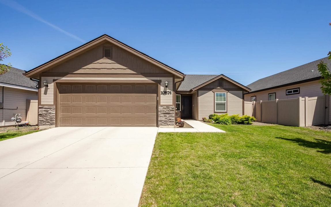 10874 Armuth St in Nampa, ID - Foto de edificio