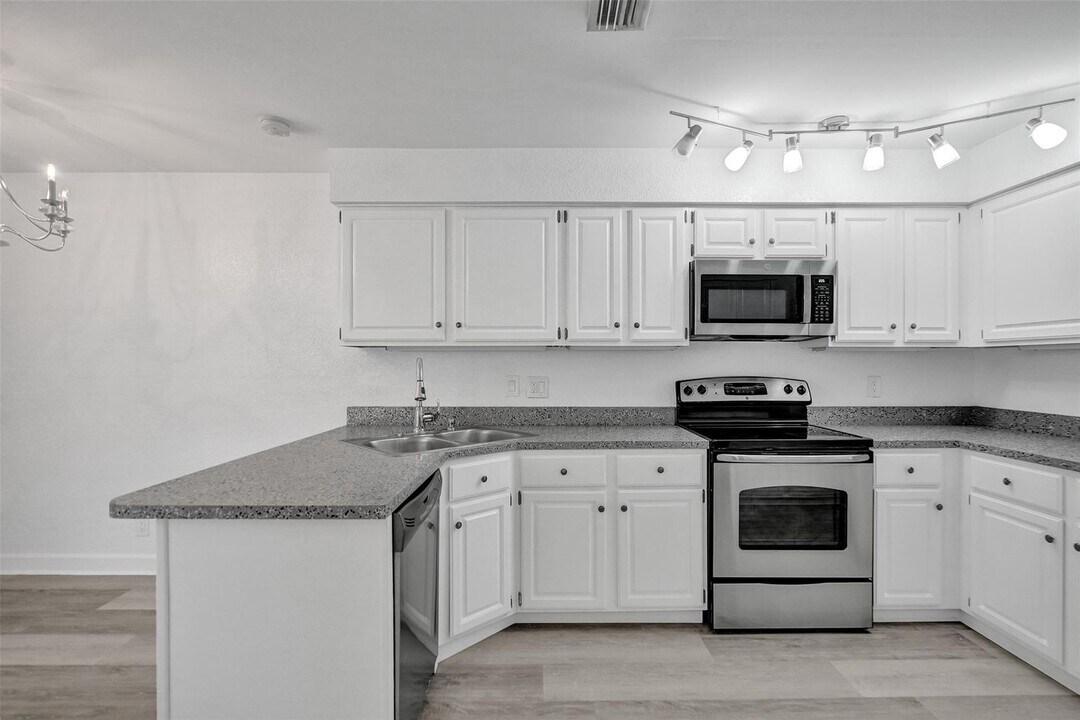 11652 NW 19th Dr in Coral Springs, FL - Building Photo