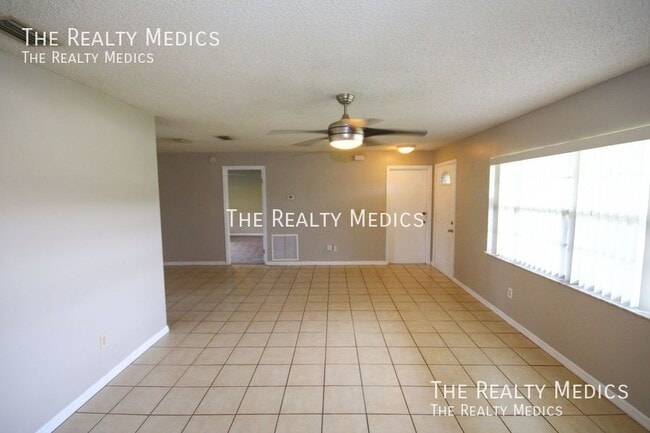 3171 Courtland Blvd in Deltona, FL - Building Photo - Building Photo