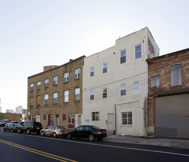 Ridge Apartments in Philadelphia, PA - Foto de edificio - Building Photo