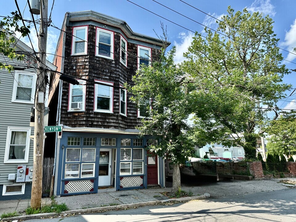 15 Kenyon St, Unit 1 in Providence, RI - Foto de edificio