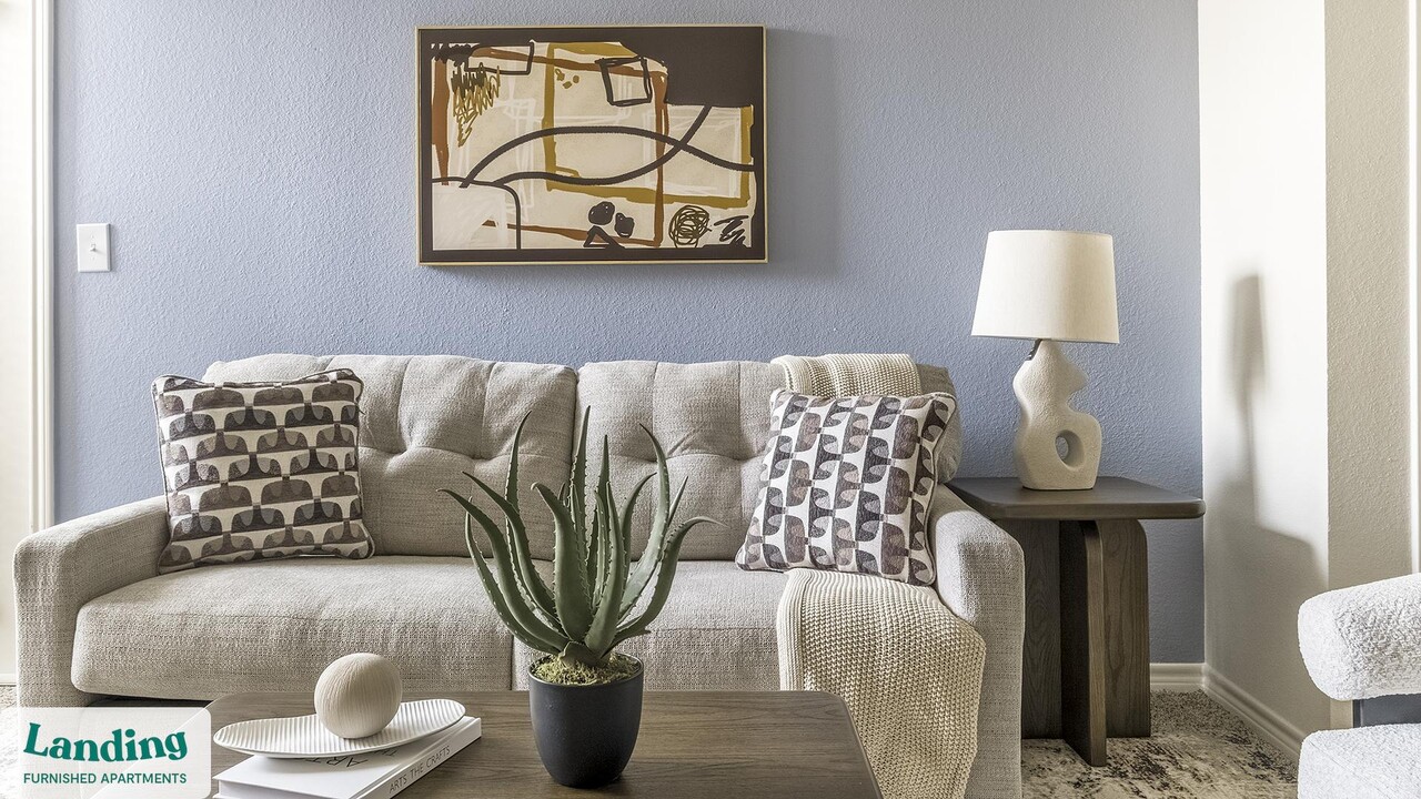 8989 West Rd in Houston, TX - Foto de edificio