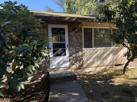 18675 NW Shadow Ln in Portland, OR - Building Photo