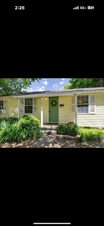 209 E Seminole St in Marlow, OK - Building Photo