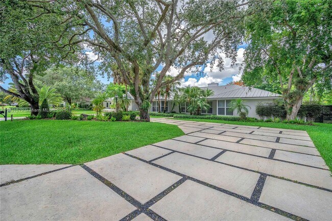 9121 SW 102nd St in Miami, FL - Foto de edificio - Building Photo