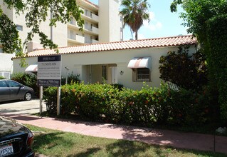 937 Lenox Ave in Miami Beach, FL - Foto de edificio - Building Photo