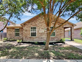 1922 Cross Oaks Dr in Lancaster, TX - Building Photo