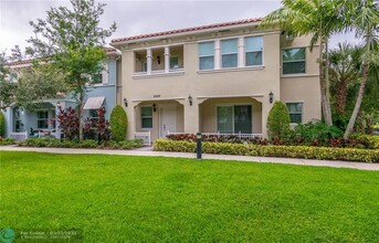 8289 Cascada Isles Dr in Hollywood, FL - Building Photo - Building Photo