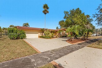 11201 SW 136th St in Miami, FL - Building Photo - Building Photo