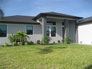 3402 SW 3rd St in Cape Coral, FL - Foto de edificio - Building Photo