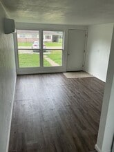 105 E Glendale St in Manito, IL - Building Photo - Building Photo