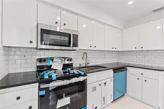 2823 Monroe St-Unit -0 in Hollywood, FL - Foto de edificio - Building Photo