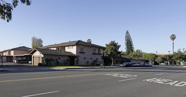 Las Campanas Apartments