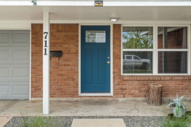 711 Kalmer St in Pasadena, TX - Building Photo - Building Photo