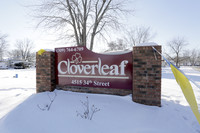 Cloverleaf Village in Moline, IL - Foto de edificio - Building Photo