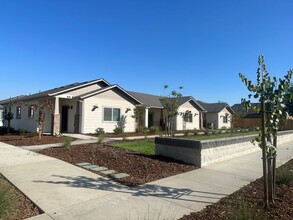506 S Summit St-Unit -506 S. Summit St. #103 in Visalia, CA - Building Photo - Building Photo