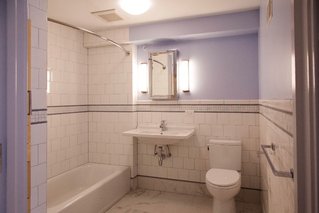 123 Main St in Flemington, NJ - Foto de edificio - Building Photo