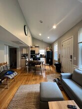 89 Spring St, Unit 3 in Cambridge, MA - Building Photo - Building Photo