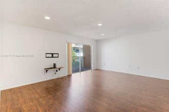 17051 NE 35th Ave in Miami, FL - Building Photo - Building Photo