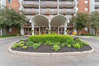 47 Memorial Dr in Brantford, ON - Building Photo - Building Photo