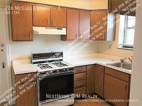 226 McCully St in South Hills, PA - Building Photo - Building Photo