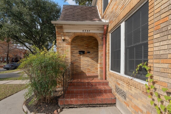 4337 Jefferson St in Houston, TX - Building Photo - Building Photo