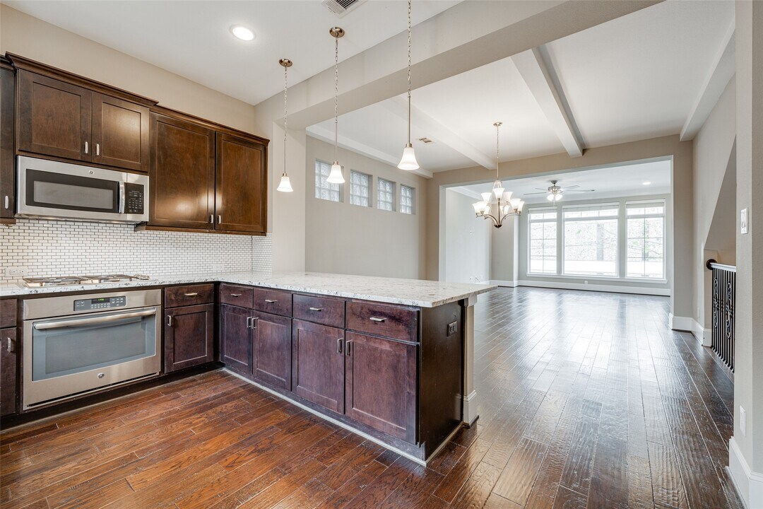 1818 Dennis St in Houston, TX - Building Photo