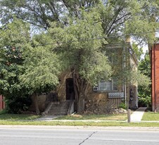 4097 Bathurst St in Toronto, ON - Building Photo