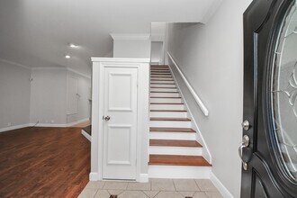 2468 Bering Dr in Houston, TX - Foto de edificio - Building Photo