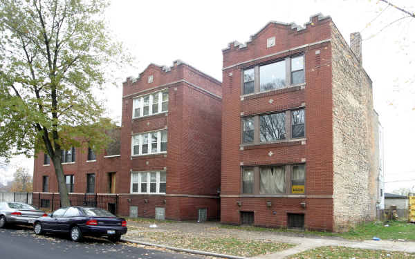 814 E 67th St in Chicago, IL - Building Photo