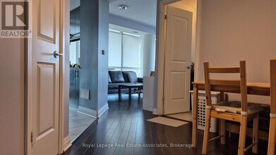 1055-1055 Southdown Rd in Mississauga, ON - Building Photo - Building Photo