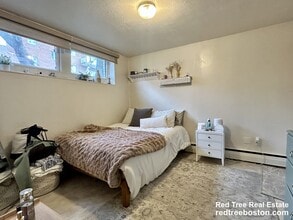 50 Parkman St, Unit B3 in Brookline, MA - Foto de edificio - Building Photo