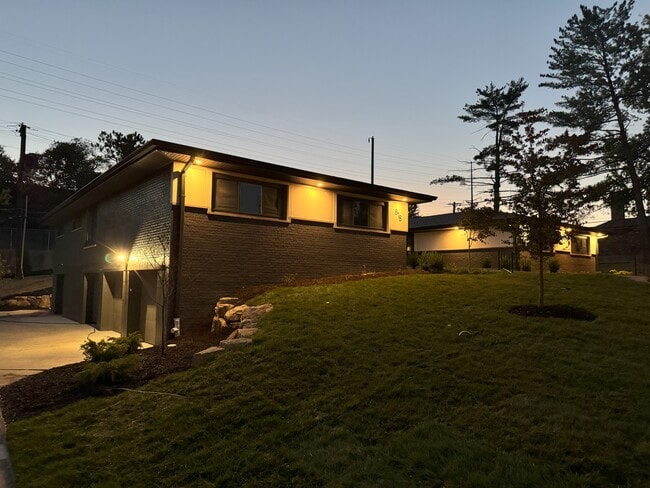 818 Francis Pl in Clayton, MO - Building Photo - Building Photo