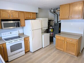 182 3rd Ave, Unit 182 in Marion, IA - Building Photo - Building Photo