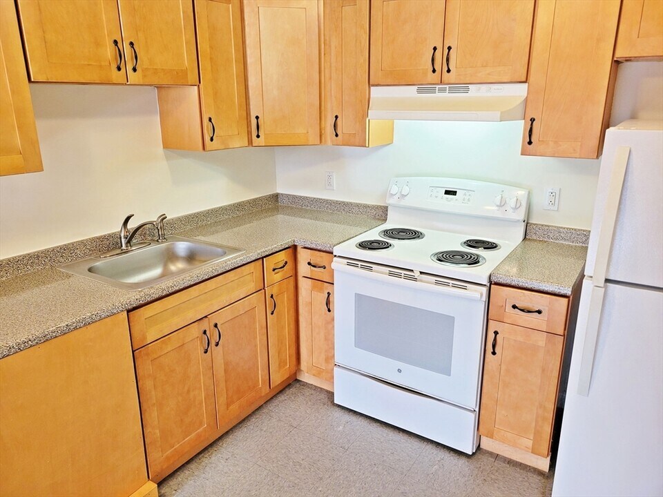 70 Jamaicaway, Unit 7 in Boston, MA - Building Photo